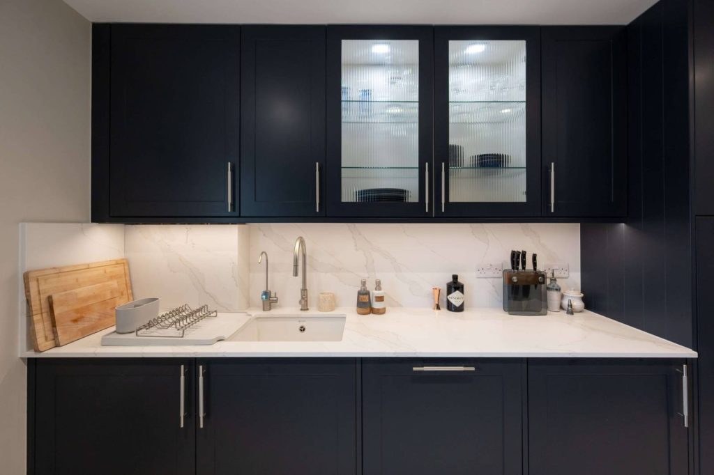 bermondsey kitchen sink reeded glass wall units dark shaker.jpg scaled 1 1024x682