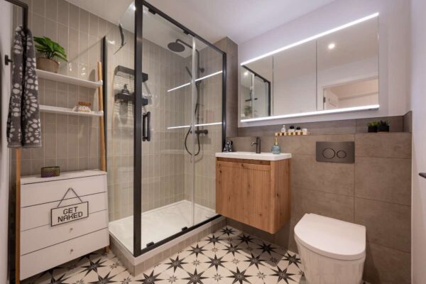 small bathroom walk in shower patterned floor tiles modern design.jpg 600x400 1